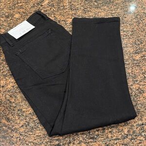 NWT- LOFT “Curvy Kick Crop” Black Jeans. 
Sz 8